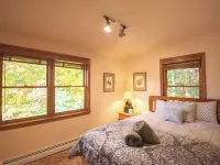 Stunning lakefront home with a boathouse, private dock, firepit and lake views Hotels in Wakefield