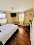 Suite Retreat - 3 Bed Traveler's Cottage w/ Office