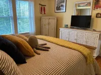 3BR 1BA Victorian Steps to the Beach-One Seasonal week left Hotels in Beach Haven