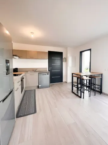 2 mins from the beach! Apartment in new contemporary residence with swimming pool