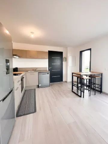 2 mins from the beach! Apartment in new contemporary residence with swimming pool