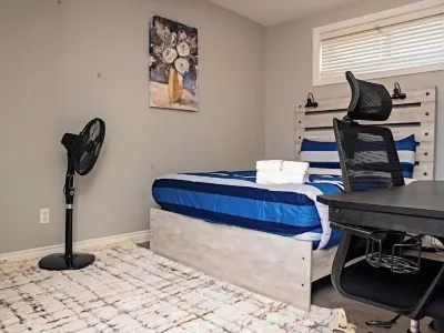 Cozy 1-bedroom suite close to West Edmonton Mall فنادق في 