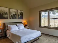 "Gorge Panorama" - Luxury Craftsman Home with Breathtaking Columbia River Views Hotels in Mosier