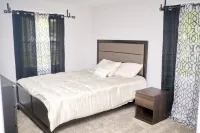 Cozy 4-bedroom bungalow with AC, fitness room near DC Hotels in Waldorf