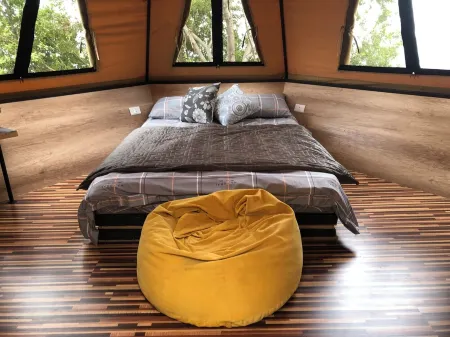 OWL NEST - LUXURIOUS TREEHOUSE EXPERIENCE WITH OUTDOOR HOT TUB