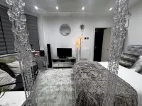 cosy large one-bedroom for business travellers Hotels in Twickenham