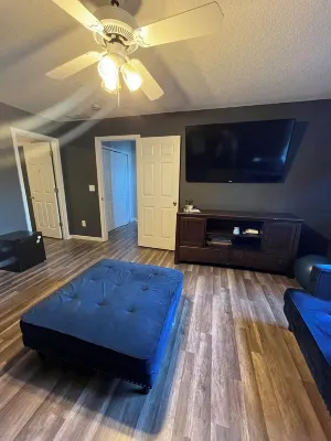 Cozy shared space with in law suite in  Austell 오스틀 호텔