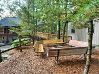 4-bedroom two level guest house next to Shupac Lake in Grayling
