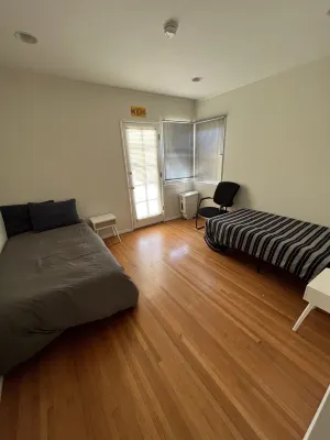 Charming House Ideally Located in West Los Angeles. Hotels in West Los Angeles