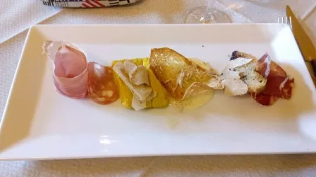 Vacation apartment in the middle of paradise, on Monte Paganuccio / Marche. Nature and tranquillity.