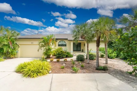 Island Oasis on Manasota Key- Steps to both Gulf & Bay Access, Heated Pool