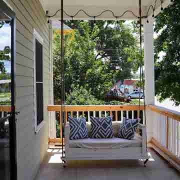 Charming 3-bedroom house with WiFi, AC in desirable Southside Chattanooga Others