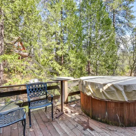 Arnold Getaway with lake access
