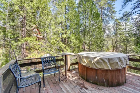 Arnold Getaway with lake access