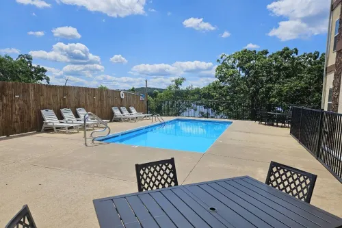 Lakeview Penthouse, Amazing Views—3BR/2BA Relax in Branson Condo, Indian Point