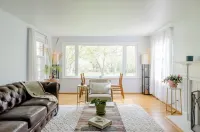 3-bedroom house in peaceful Brighton-Rochester with WiFi, AC. Enjoy your stay Hotels in Brighton