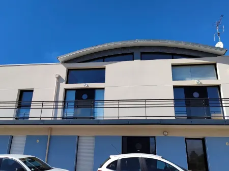 Lovely apartment for 4 to 6 people, 200 m from the beach and shops, Отели в г. Ле-Конке