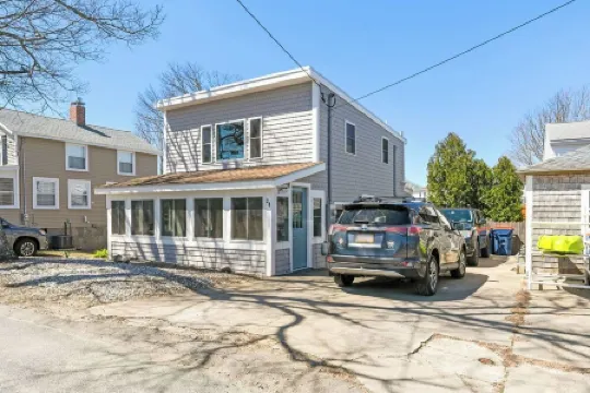 Beach, Breeze & Bunk Beds. FamilyFun Steps to the Shore. Dog-Friendly, GameWall.