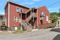 King Bed | Private Parking | Strong WiFi