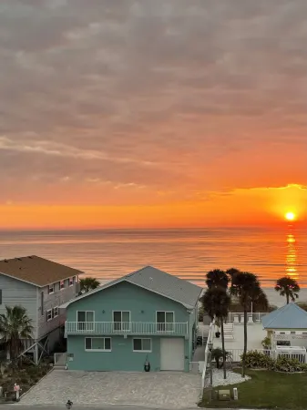 Beachfront Getaway Stunning Condo w/ Ocean Views