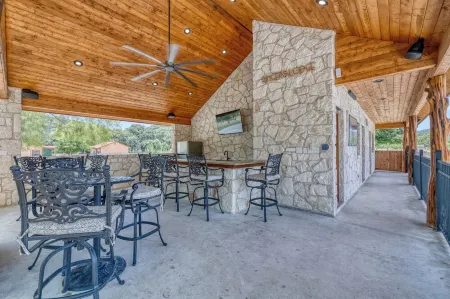 Ringers Lodge   Spacious 6-bedroom house on the River in charming Concan