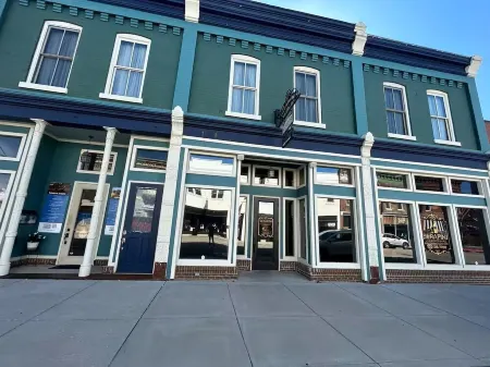 Southern Charm and Comfort on the Bourbon Trail- Trail Suites Inn, Suite C