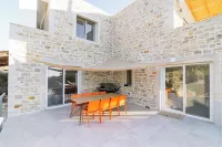 Beautiful natural stone vacation home in the south of Crete (Kamilari) - sea view!