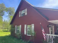 Cozy 4-bedroom cottage in enjoyable Elbe with WiFi on 16 wooded acres