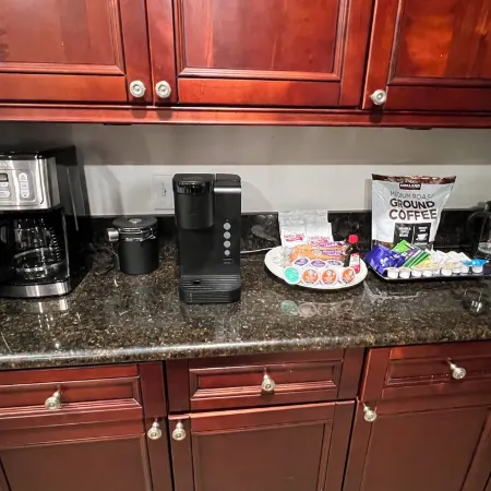 Tranquil Oaks Near Lake & Raceway w/Tesla Charger & Family Games Included! Отели в г. Себринг