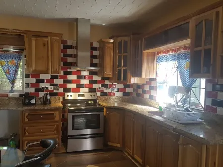 Relax and enjoy in this beautiful home in a quiet neighbourhood. Отели в г. Hayes