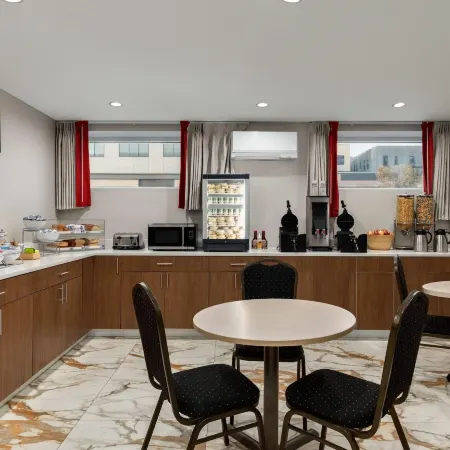 Ramada by Wyndham Brooklyn Empire Blvd Отели рядом с достопримечательностью «Союз Холл»