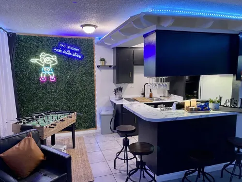 "ALEXA BOOK VACATION HOME" Hotels in Lynwood