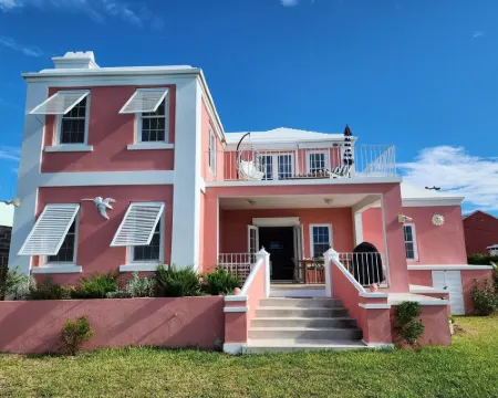 Oceanfront "Dock of the Bay" Retreat in Beautiful Bermuda Hotels in Sandys