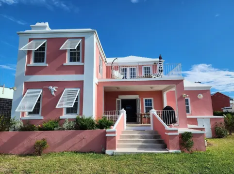 Oceanfront "Dock of the Bay" Retreat in Beautiful Bermuda Hotels in Sandys