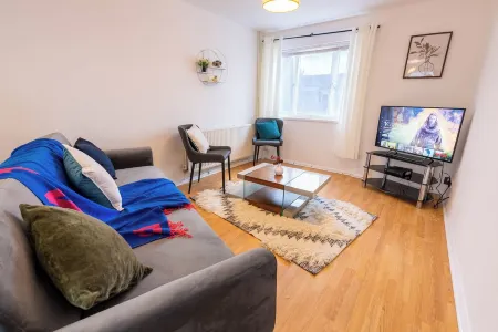 3 Bedroom house with free Private parking, Aylesbury, Dalston cl Отели в г. Айлесбери