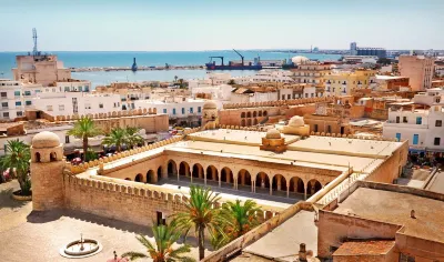 Chez Ayedi - central and familiar atmosphere next to beach Hotels in 