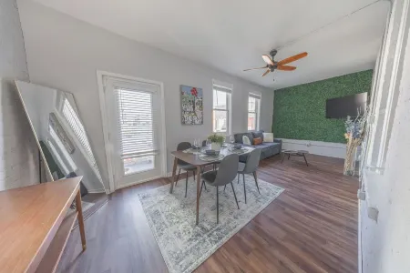 Cincy_Stay_And_Play / K&Q Comfort + Walkable Gem Отели рядом с достопримечательностью «Cincinnati Museum Center at Union Terminal»