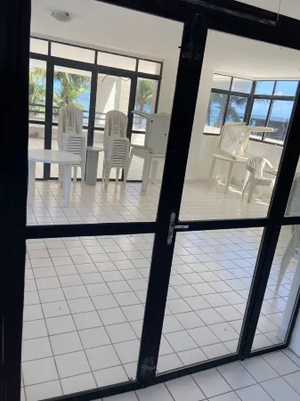 Beachfront apartment, right on the sand - next to Boa Viagem and 30min. Port of Galinhas Отели в г. Жабоатан-дус-Гуарарапис