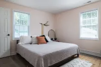 NEW Cozy Bungalow 3 bed/2 bath w/King & pet friendly - Coliseum•GAC•UNCG<5 min