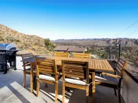 Scenic Mountain View Desert Escape. Located between Palm Springs & Joshua Tree
