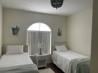 3-bedroom apartment in charming Poinciana with fitness room, AC Hotels in Poinciana