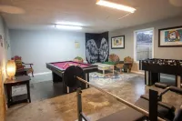 Hot Tub ~Game Room~Movie Room~Boat Parking~Privacy