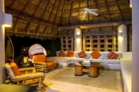 Villa Maui: Luxury Getaway with Infinity Pool and Spectacular Views 19persons