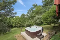 Charming 3-bedroom cabin with Moutain Views, Hottub, WiFi in Shenandoah.