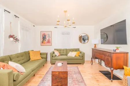 Modern Downtown Living-Appleton Отели рядом с достопримечательностью «Ниенхаус Филд»