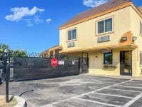 超值套房延住酒店 鄰近Valley Hi-North Laguna Library的酒店