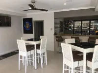 Athena Motel Apartments - bar