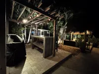 Best! 2Br/2BA /w Private Pool. 37.5" Dockage/Voted Best Backyard in Kcb 11th ST. - Hot Tub