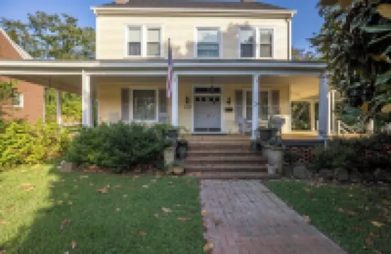 The Grey Swan Inn LLC Hotels in 