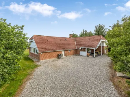 "Sylvi" - 1.7km from the Sea